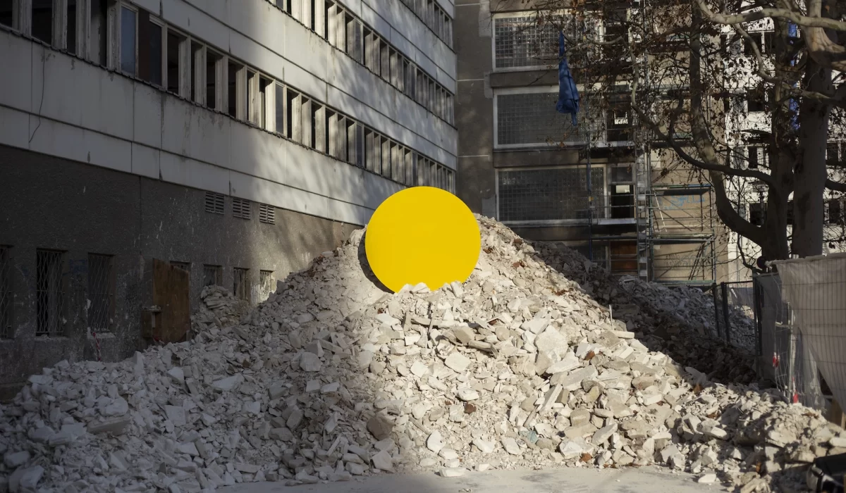 Photo of the Good Point circle atop a pile of rubble in Berlin